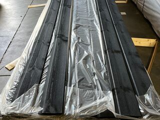 Ca. 80x Channelsiding Zwart Gecoat, 18x140mm, lengte 300cm